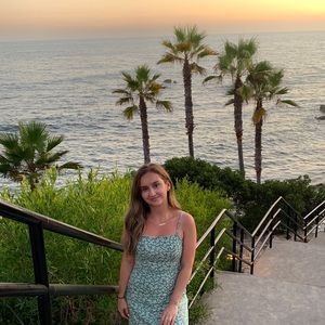 Meet your Posher, Alejandra